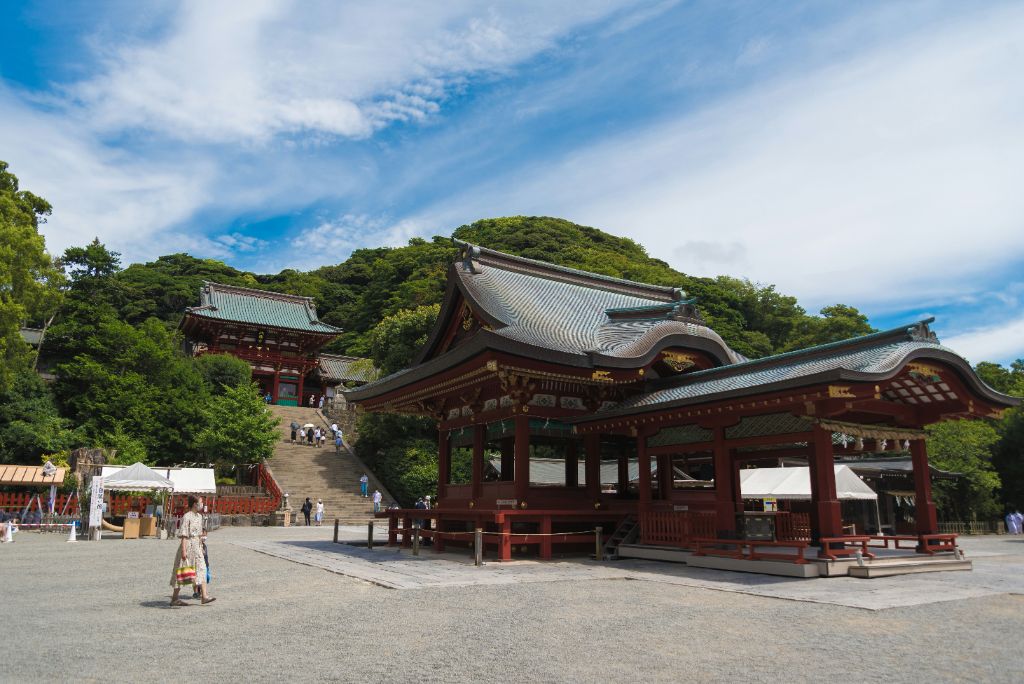 鶴岡八幡宮の境内と社殿